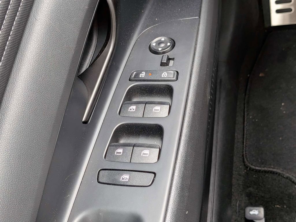 Used 2025 Hyundai Elantra Sport FWD image 22