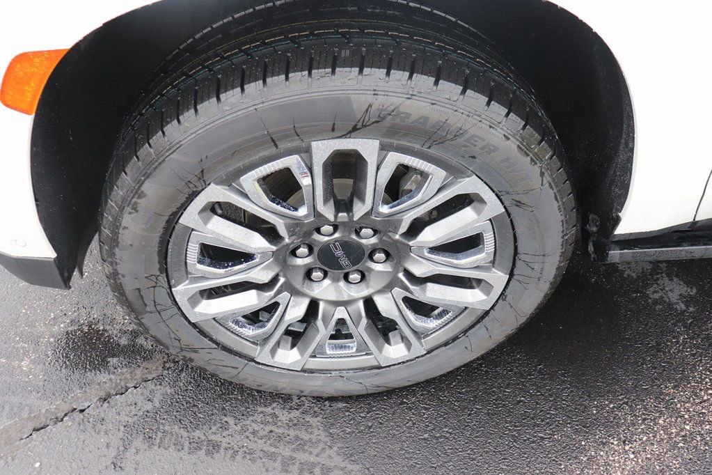 Used 2023 GMC Yukon XL Denali Ultimate image 8