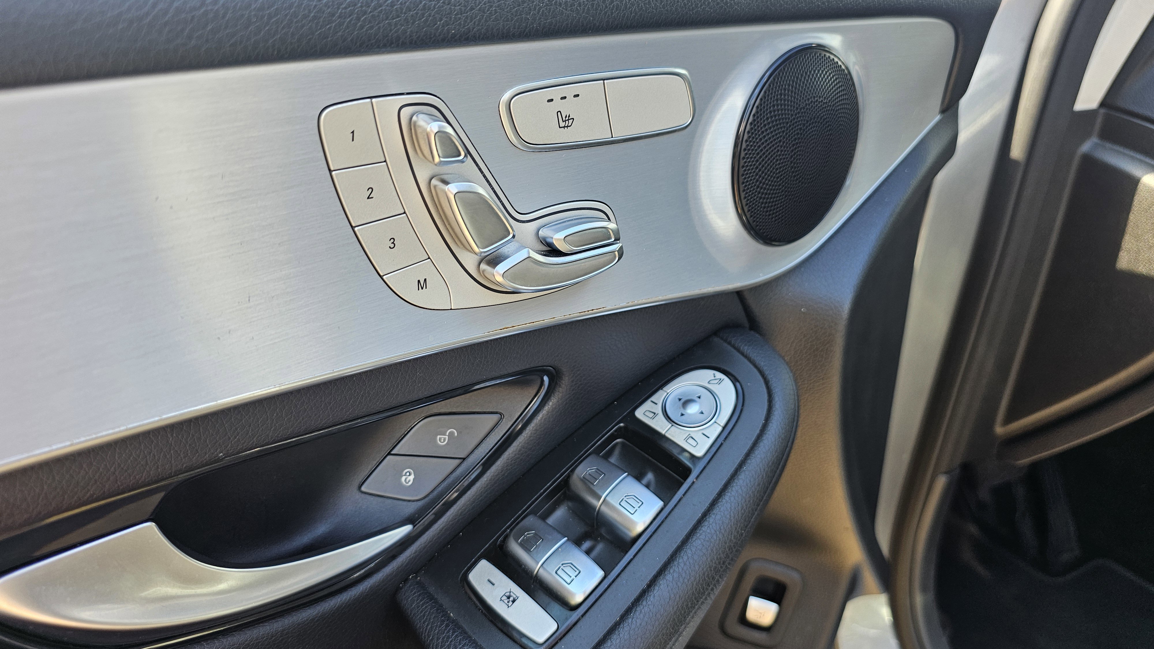Used 2019 Mercedes-Benz GLC 300 w/ Premium Package image 26