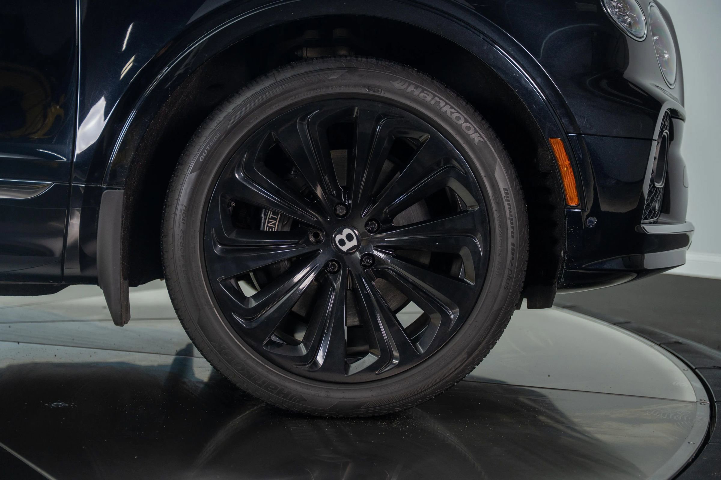 Used 2021 Bentley Bentayga w/ First Edition Specification image 25