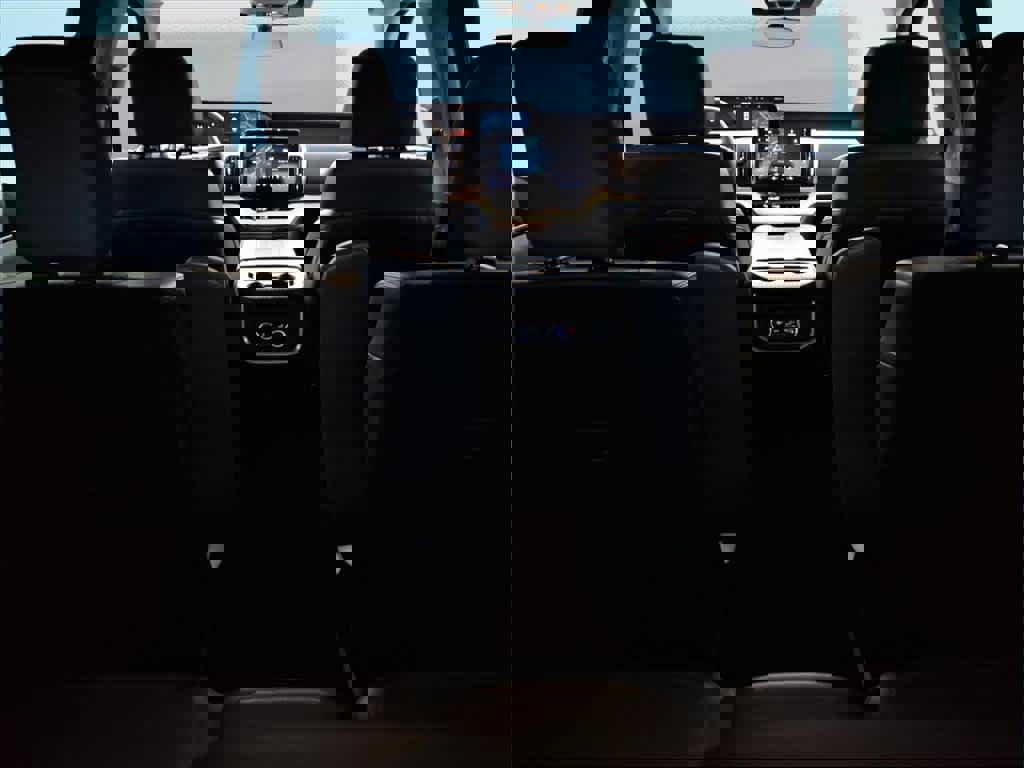 Used 2025 Ford Expedition Active image 19