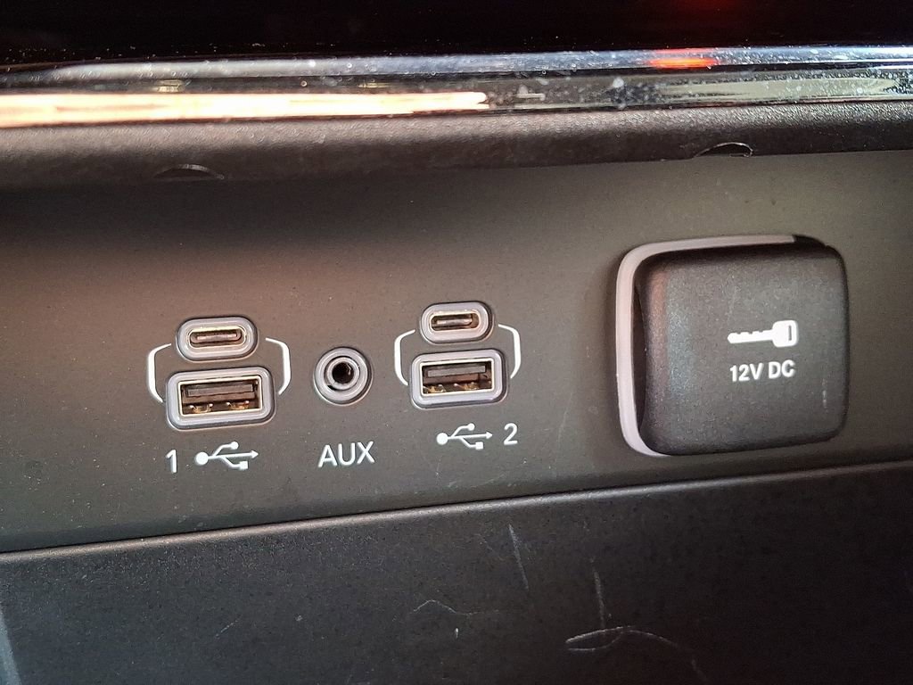 Used 2023 Jeep Grand Cherokee Laredo image 26