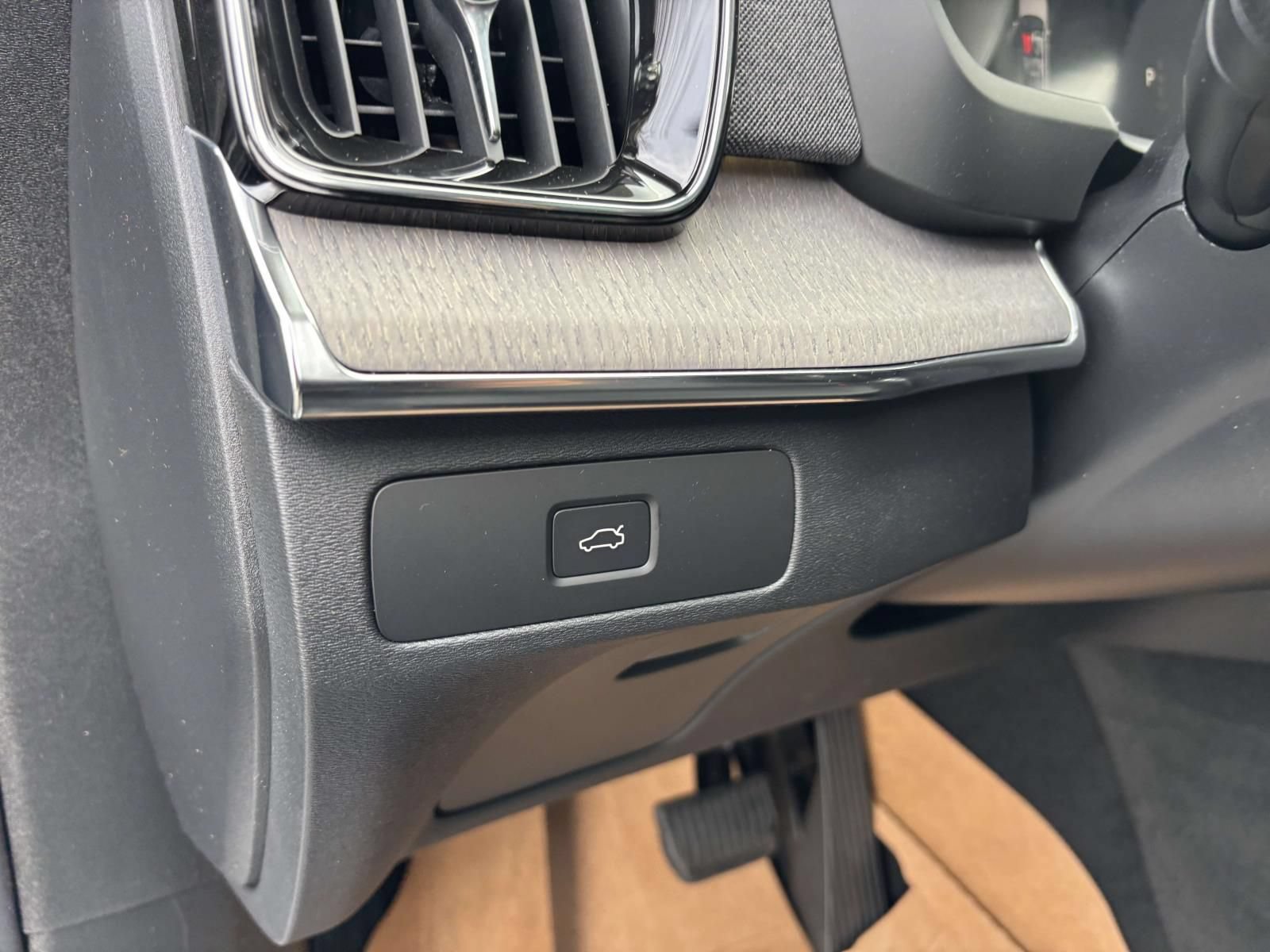 New 2026 Volvo XC90 B6 Ultra w/ Protection Package Premier AWD/4WD image 15