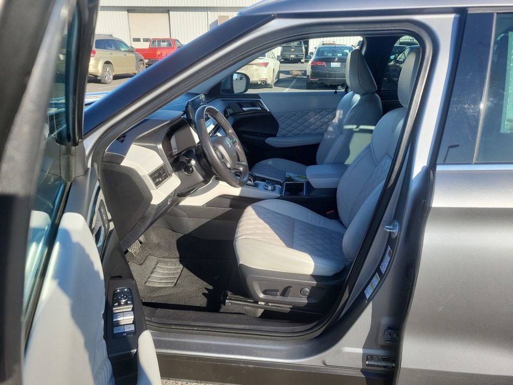 Used 2023 Mitsubishi Outlander SEL image 12
