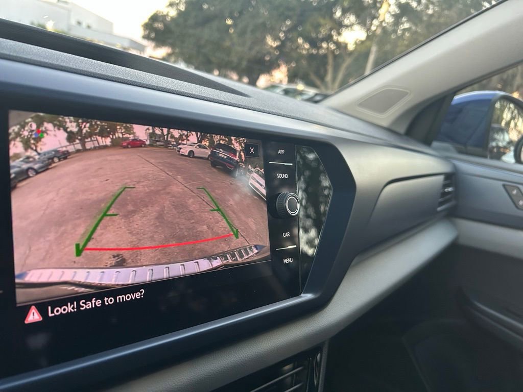 Used 2022 Volkswagen Taos SE w/ Driver Assistance Package image 14