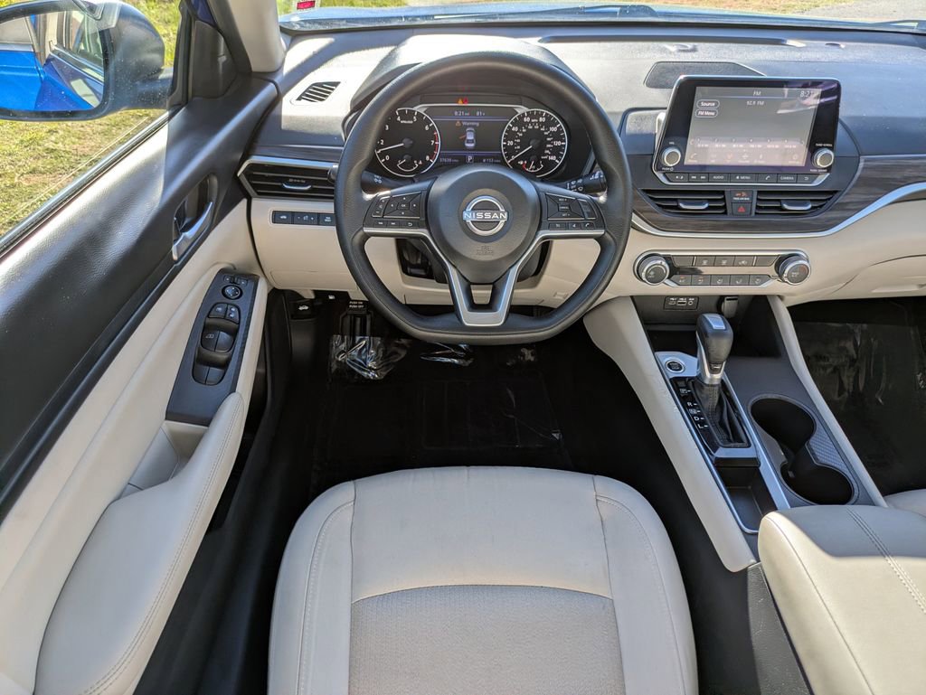 Used 2025 Nissan Altima 2.5 SV FWD image 16