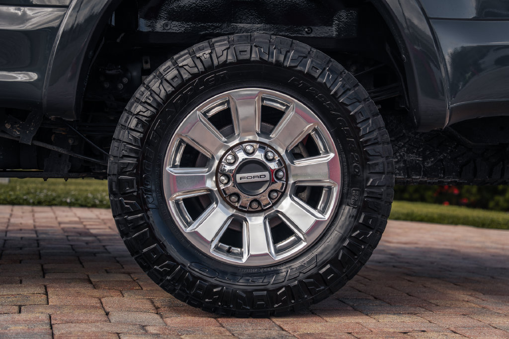 Used 2021 Ford F250 Platinum w/ Tremor Off-Road Package AWD/4WD image 16