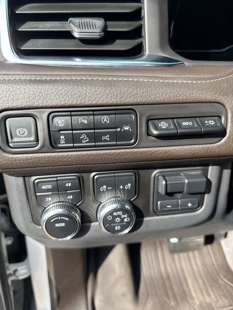 Used 2024 GMC Yukon Denali w/ Advanced Technology Package AWD/4WD image 13