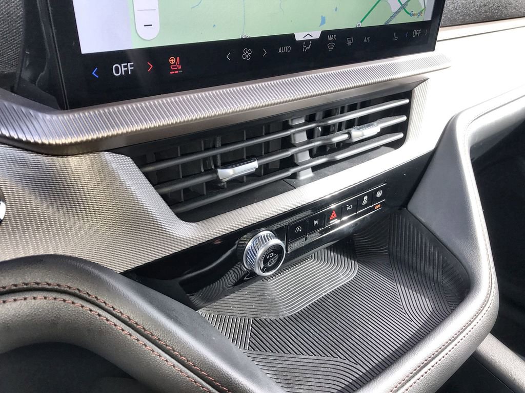 Used 2025 Ford Explorer Active w/ Active Comfort Package image 19