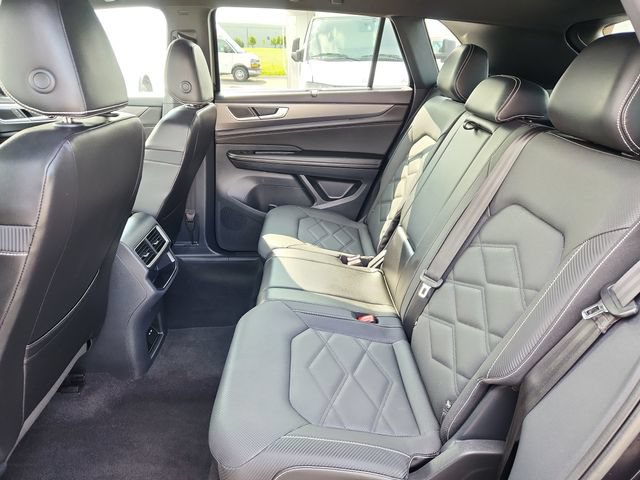 Used 2024 Volkswagen Atlas Cross Sport SE FWD image 25