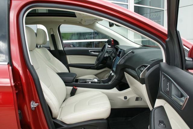 Certified 2022 Ford Edge Titanium w/ Class II Trailer Tow Package image 40