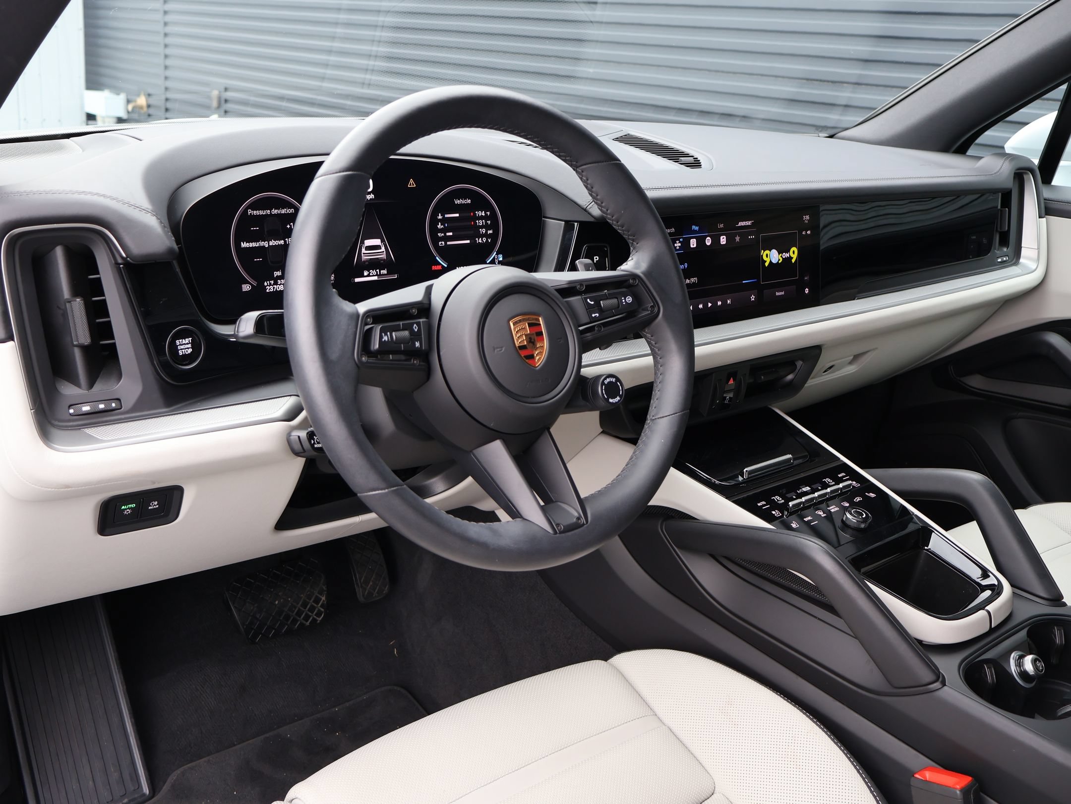 Certified 2025 Porsche Cayenne AWD/4WD image 4