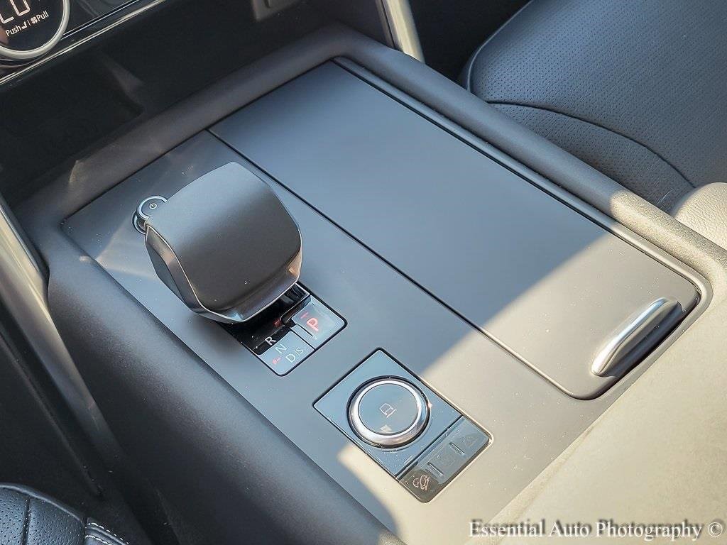 Used 2024 Land Rover Discovery Dynamic SE image 19
