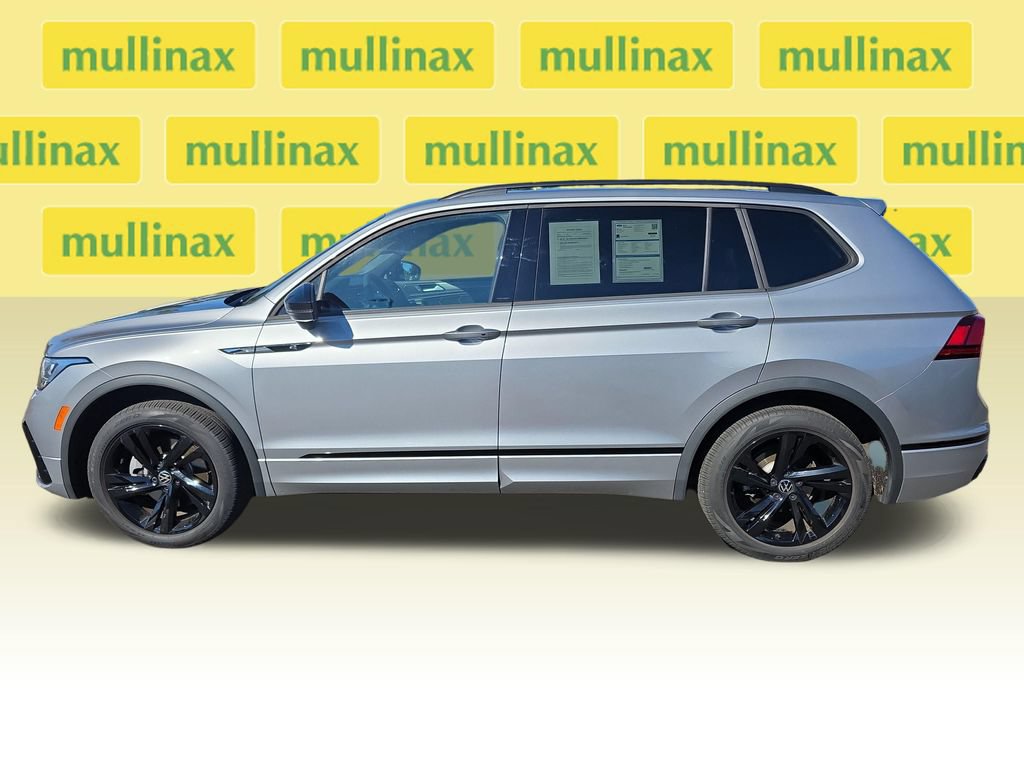 Used 2024 Volkswagen Tiguan SE R-Line AWD/4WD image 8