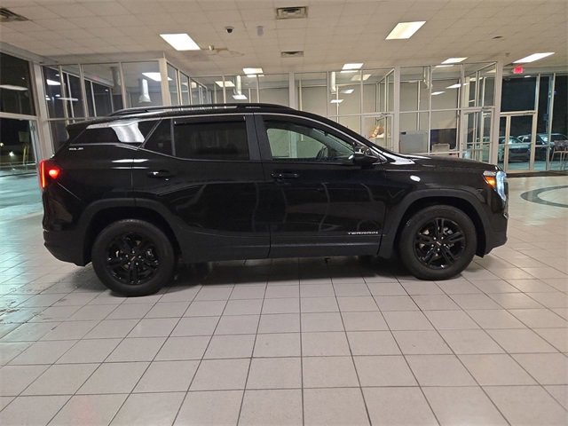 Used 2024 GMC Terrain SLE w/ Driver Convenience Package image 9