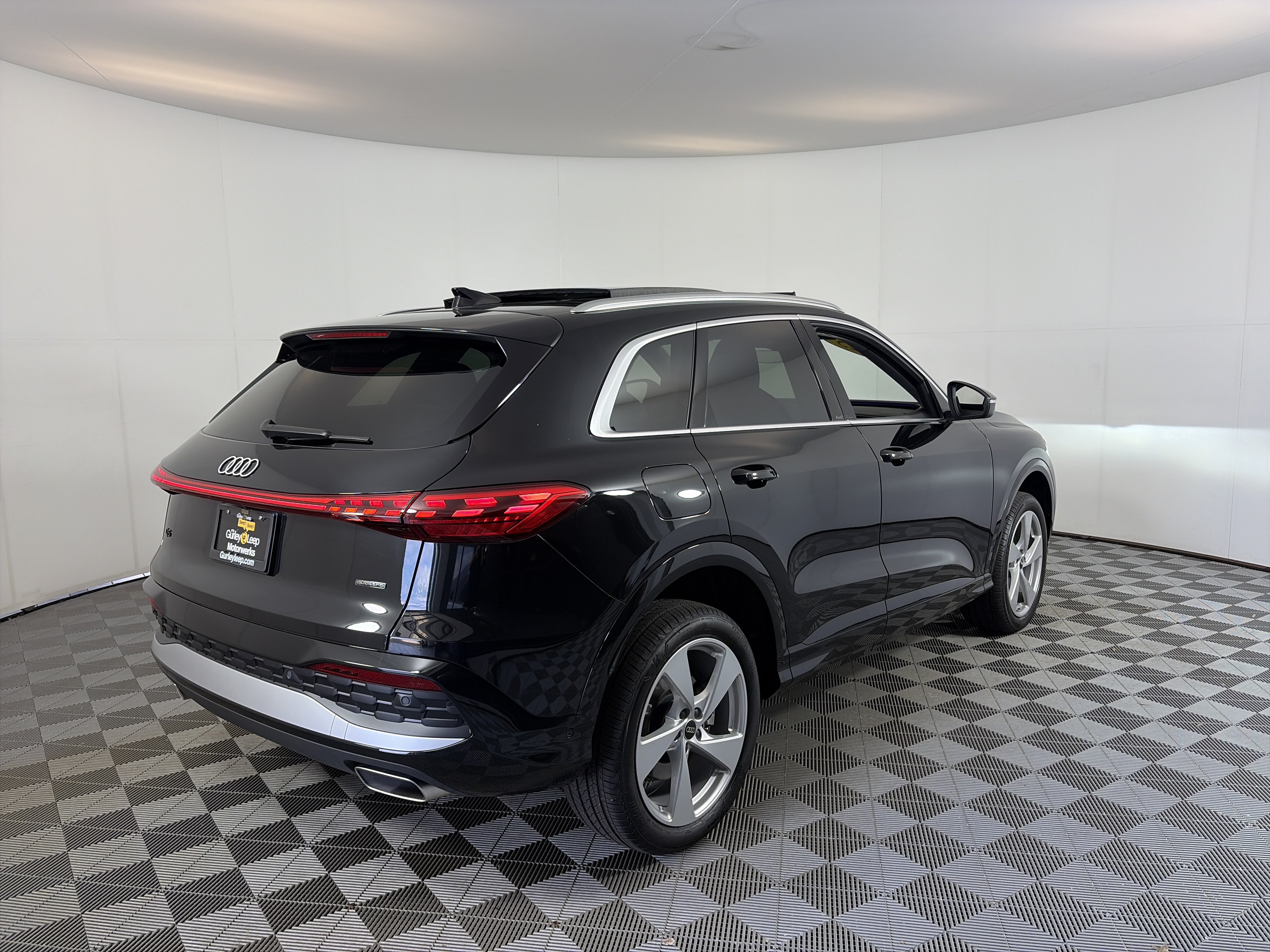Used 2025 Audi Q5 Premium Plus w/ Premium Plus AWD/4WD image 10