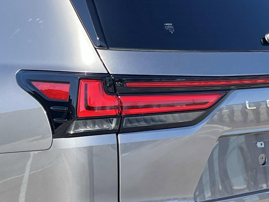 Used 2023 Lexus LX 600 4WD w/ Luxury Package image 10