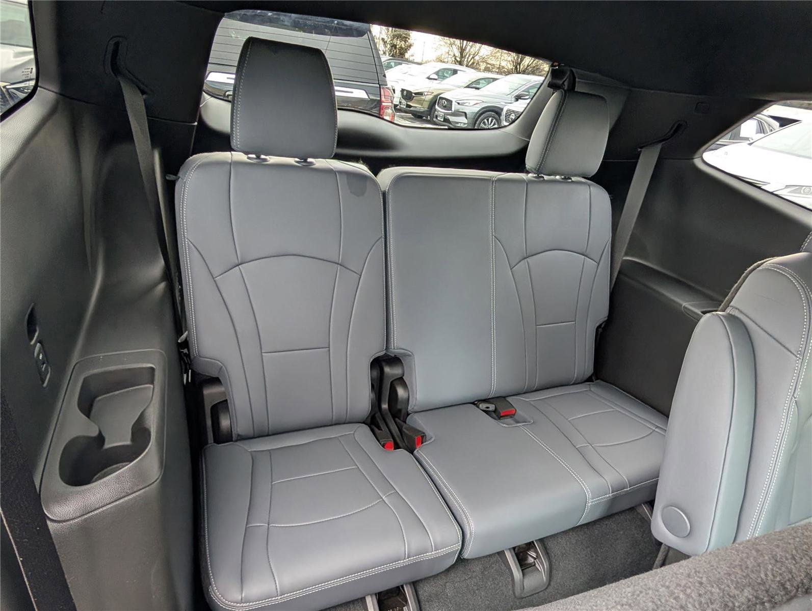 Used 2022 Buick Enclave Essence image 13