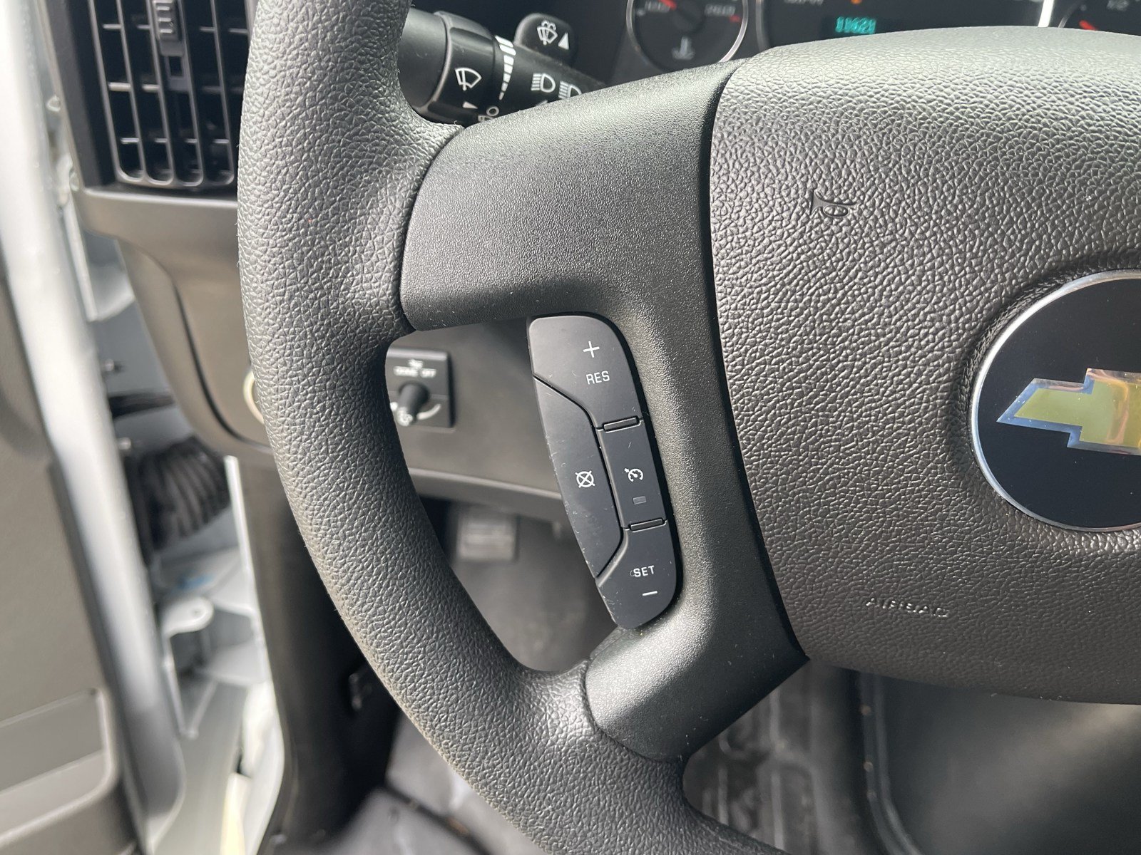 Used 2025 Chevrolet Express 2500 w/ Driver Convenience Package RWD image 14