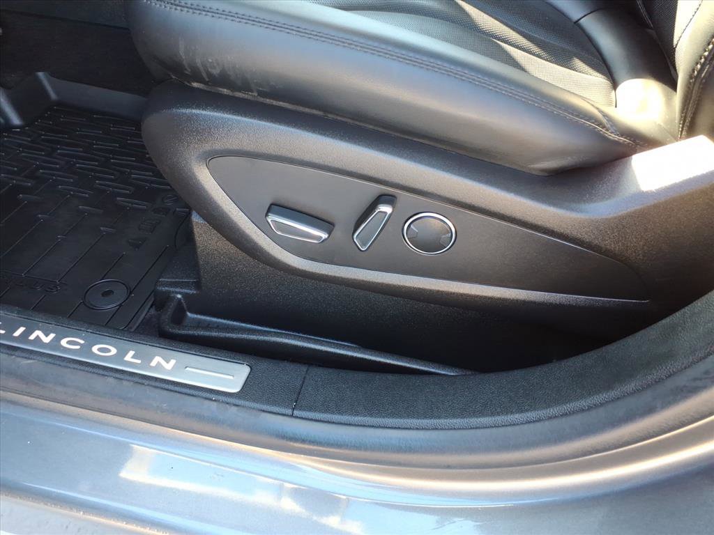 Used 2023 Lincoln Nautilus Reserve w/ Monochromatic Package image 12