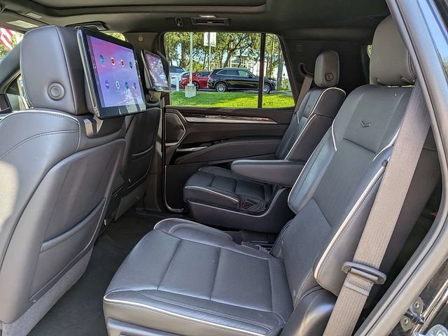 Used 2025 Cadillac Escalade Premium Luxury AWD/4WD image 16