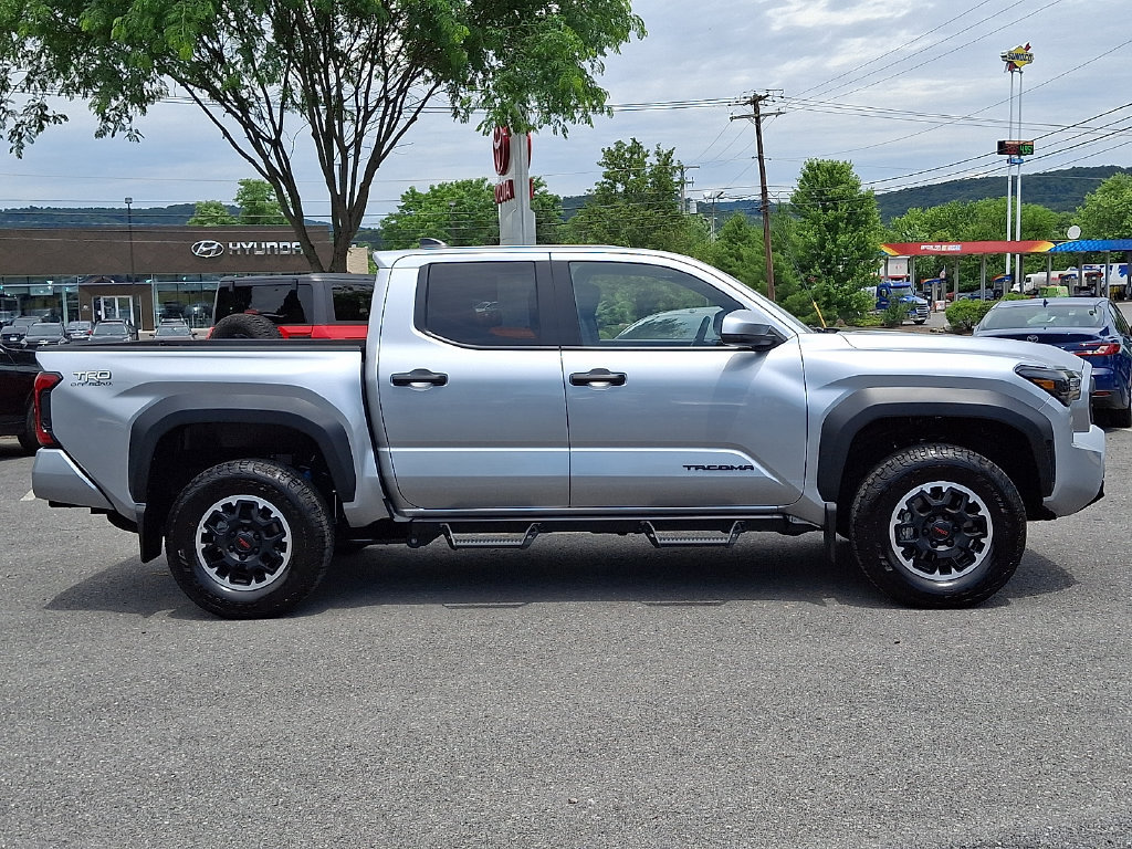 Used 2026 Toyota Tacoma TRD Off-Road AWD/4WD image 9