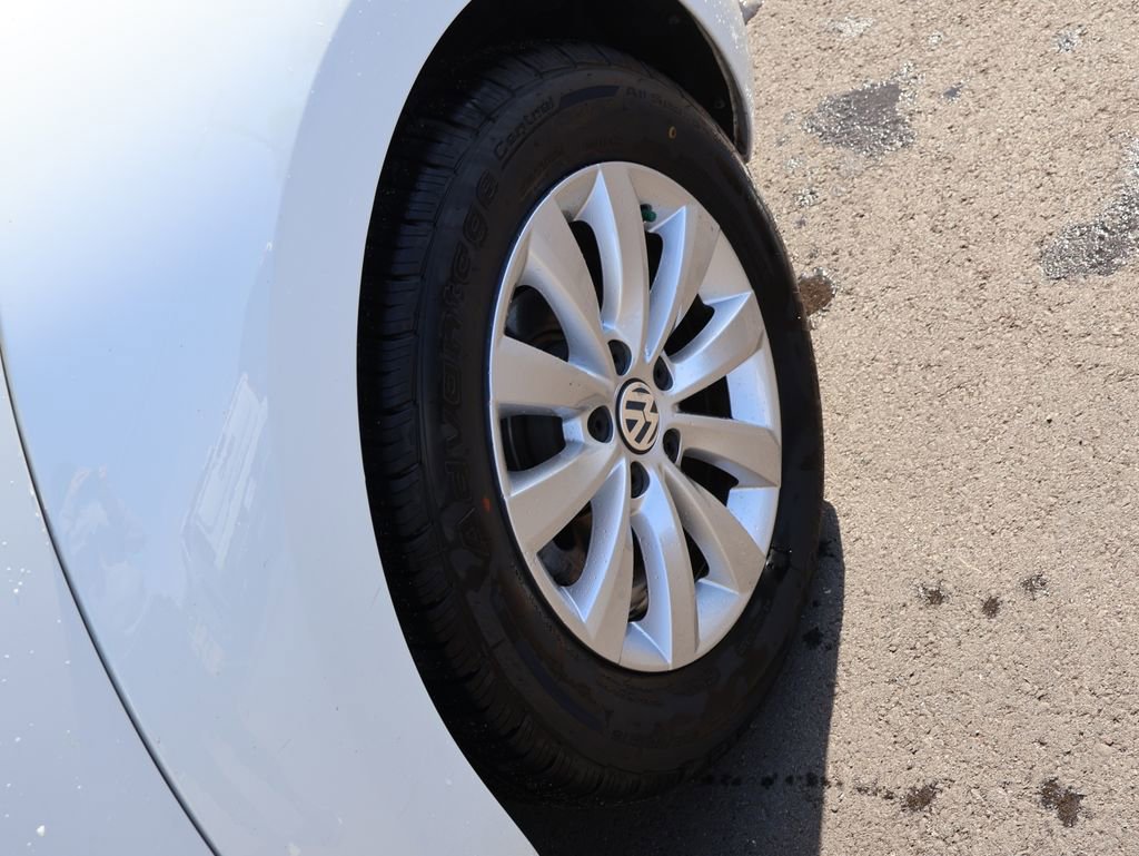 Used 2019 Volkswagen Beetle 2.0T S FWD image 33