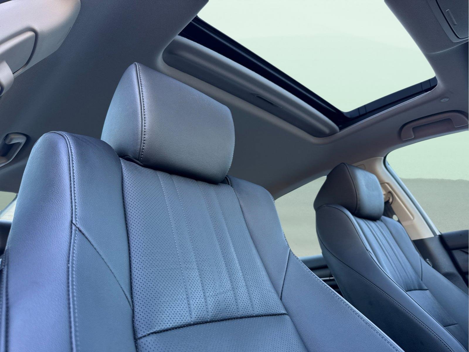 Used 2019 Honda Accord Touring image 16