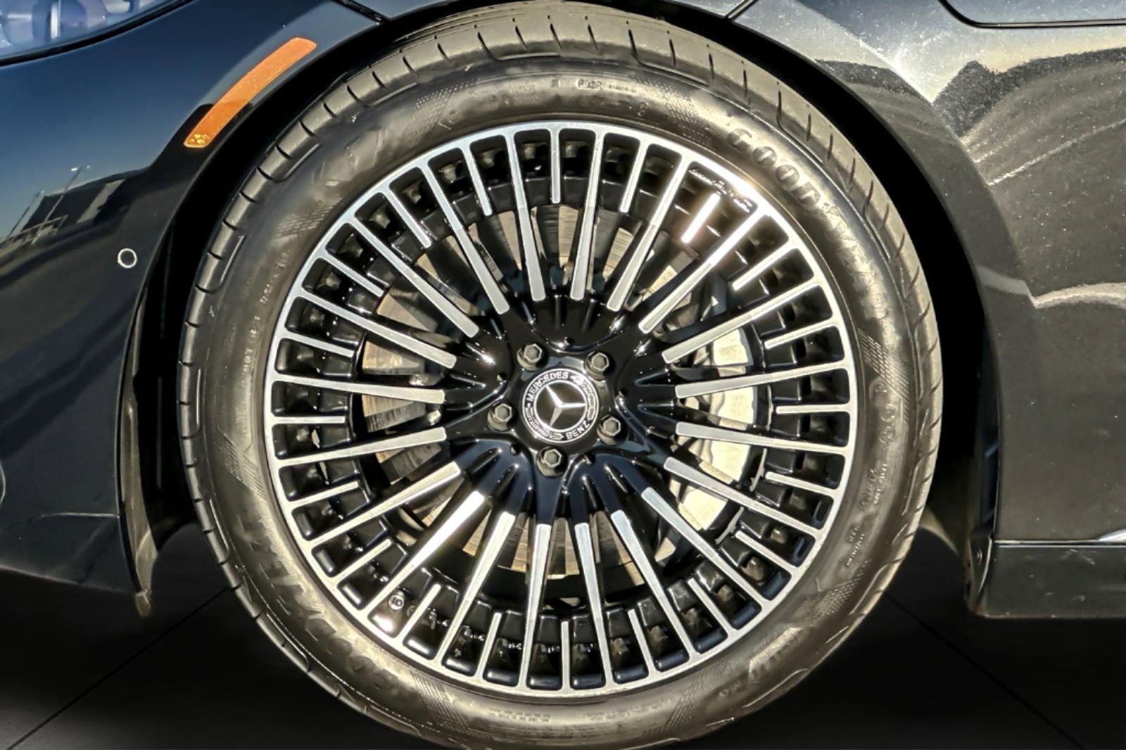 Used 2022 Mercedes-Benz EQS 450+ Sedan w/ AMG Line Exterior image 25
