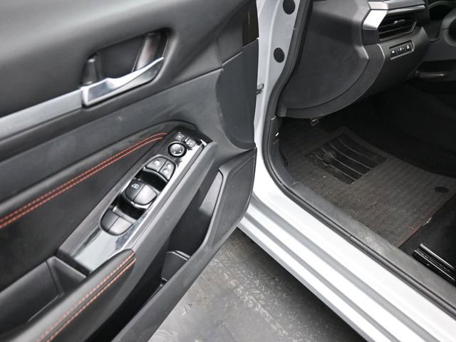 Used 2023 Nissan Altima 2.5 SR image 14