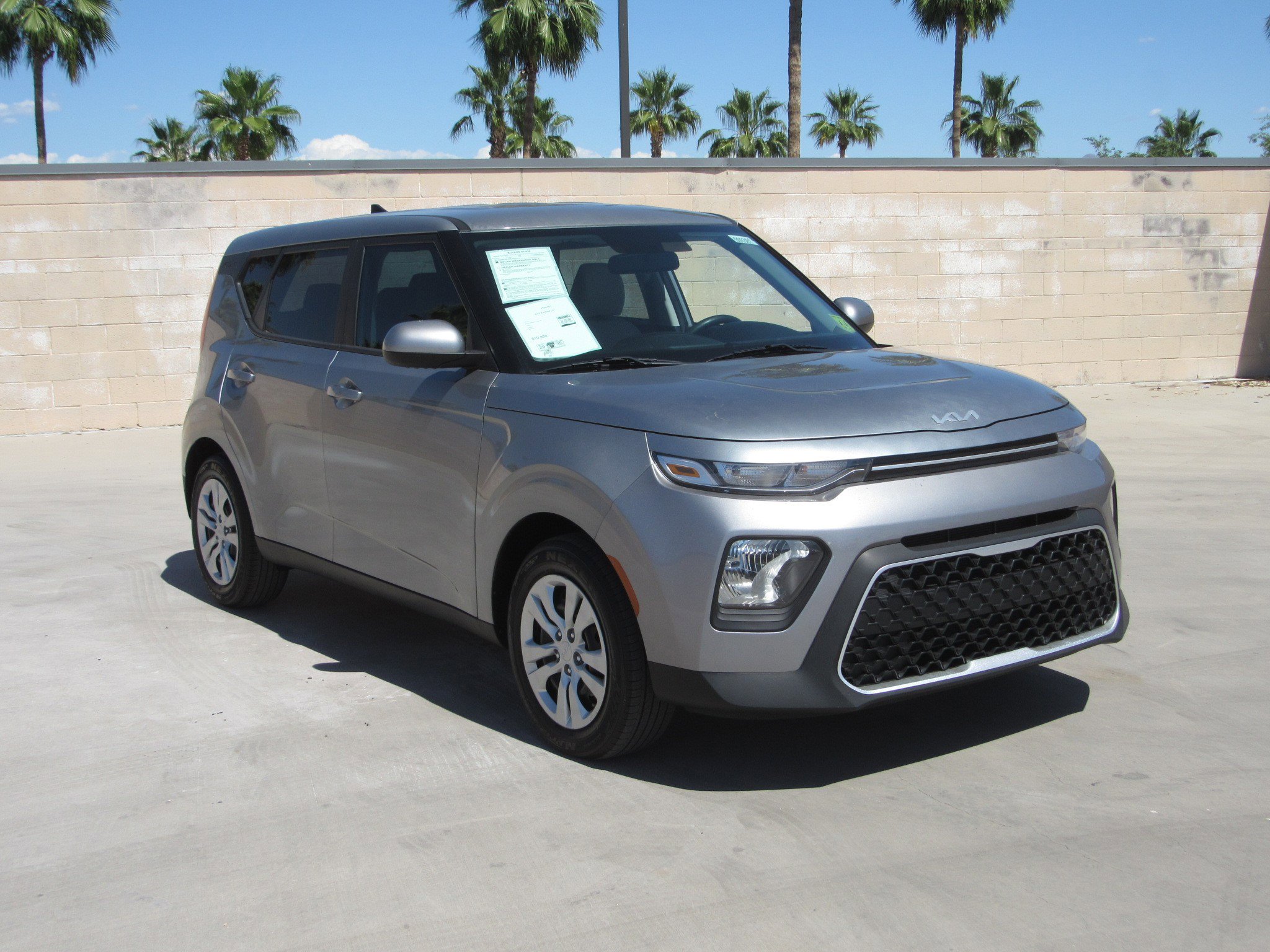 Used 2022 Kia Soul LX image 2