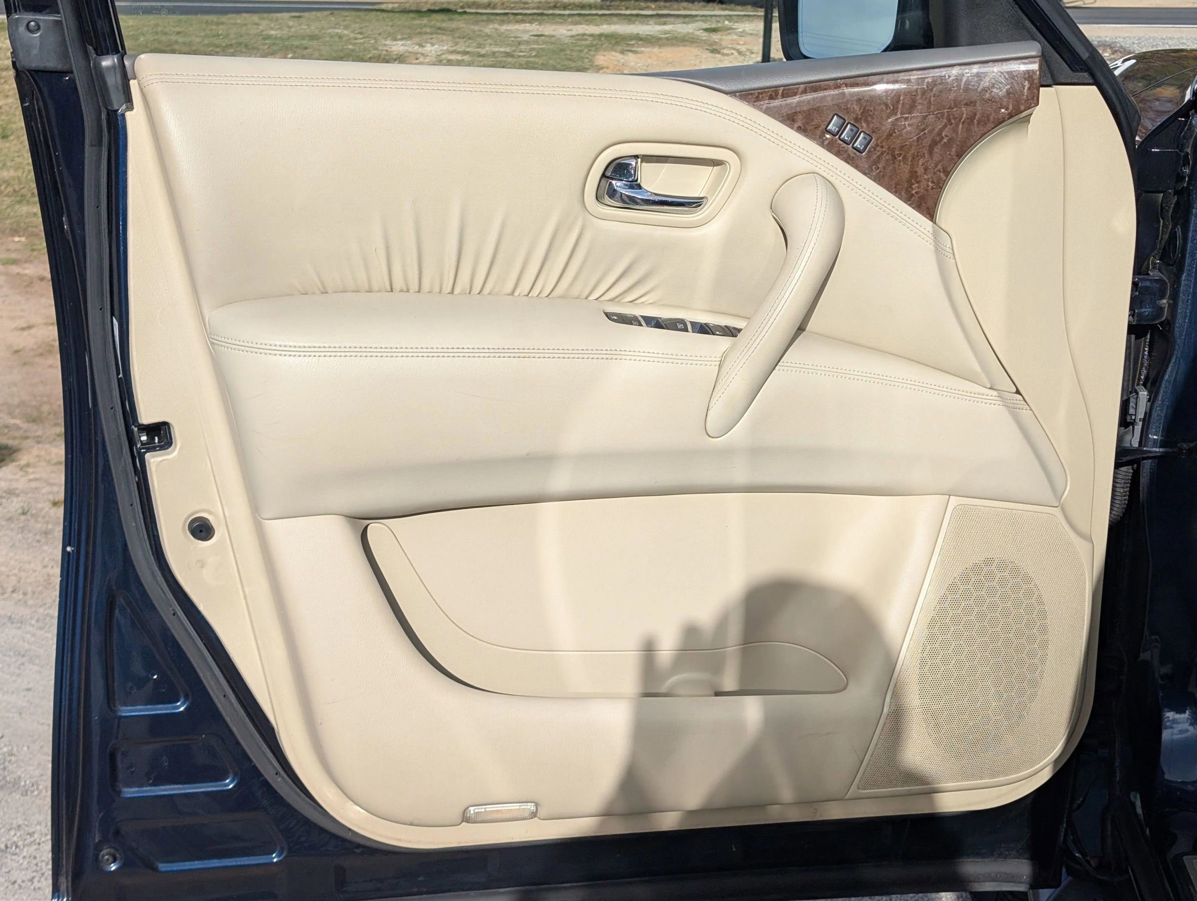 Used 2016 INFINITI QX80 Sport Utility 4D w/ Driver's Assistance Package image 19