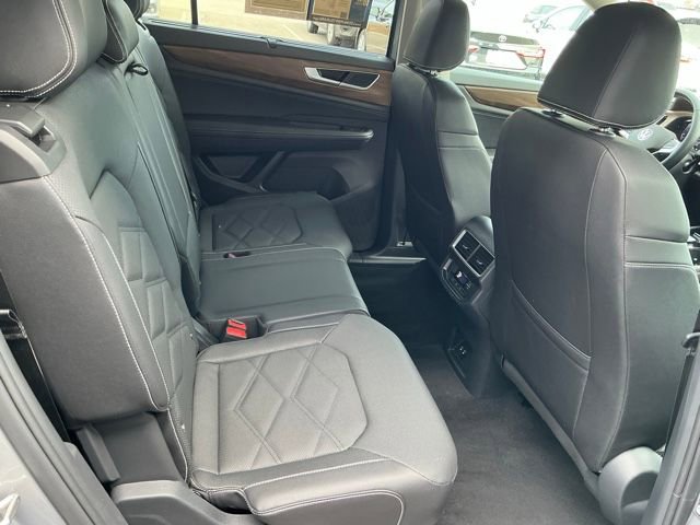 Used 2025 Volkswagen Atlas SE image 17