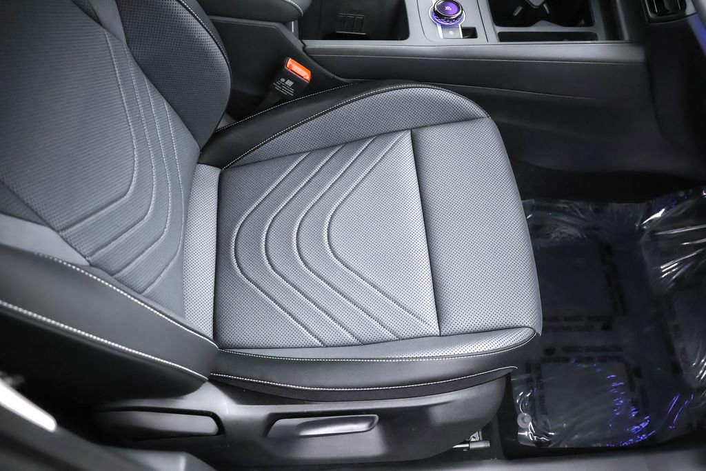 Used 2025 Volkswagen Tiguan SE image 27