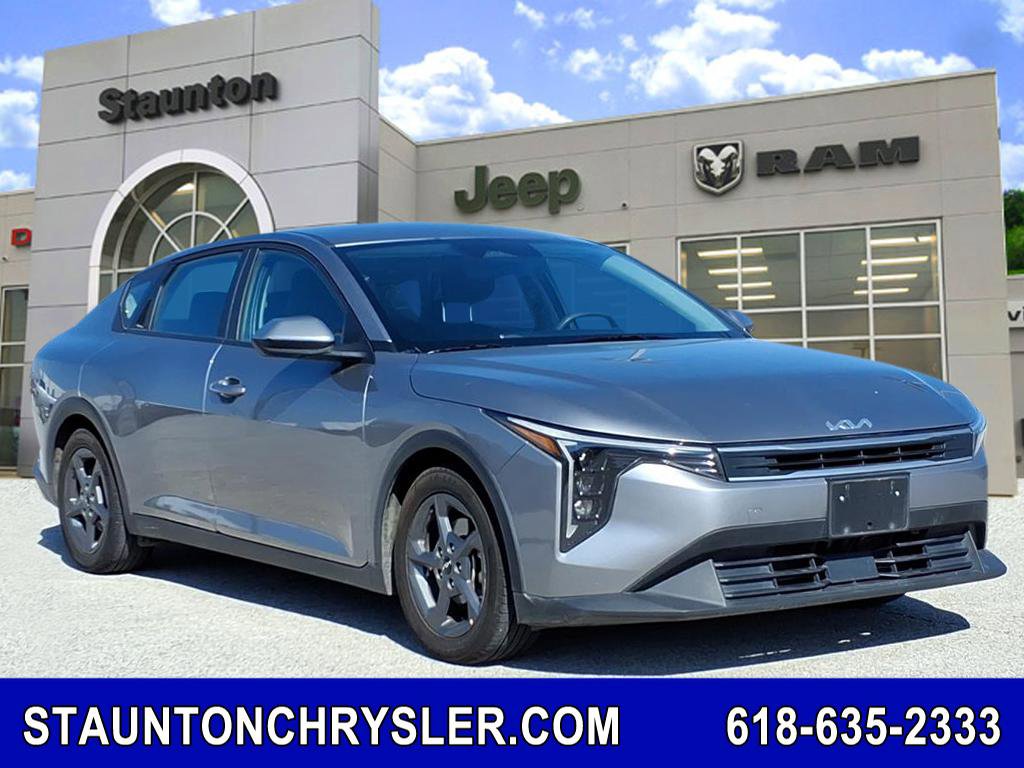 Used 2025 Kia K4 LXS image 1