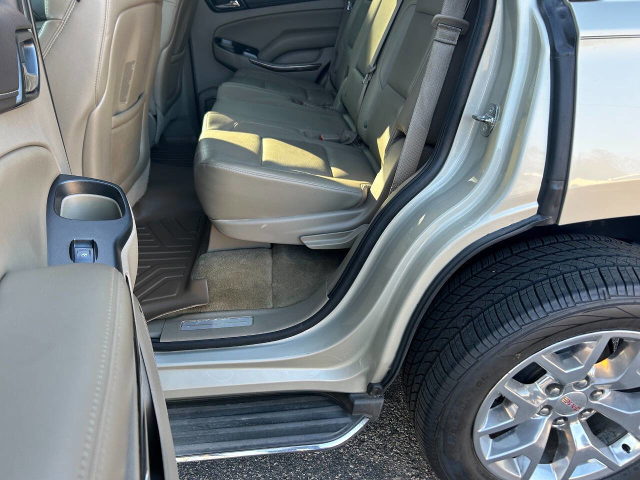 Used 2015 GMC Yukon SLT image 17