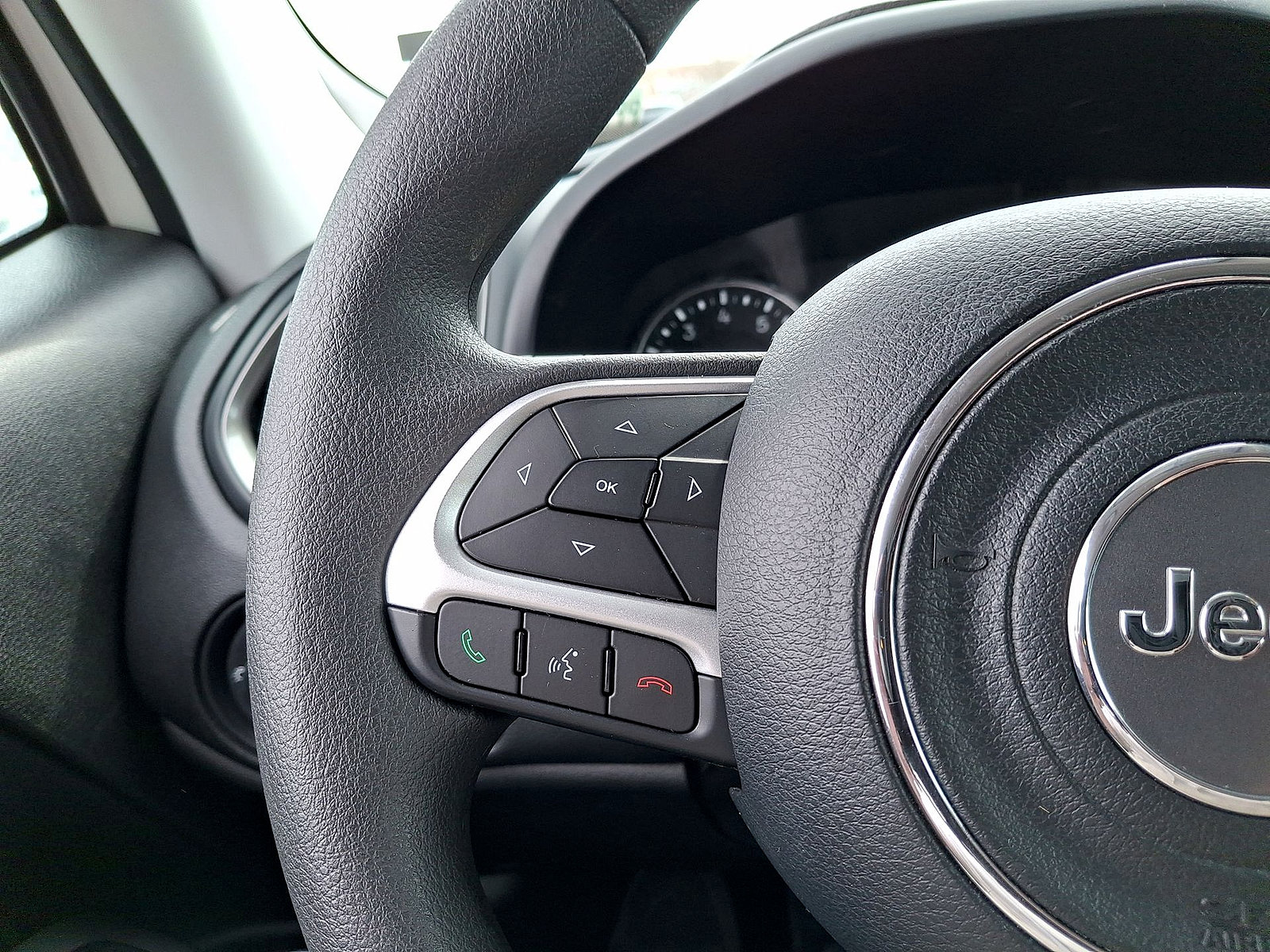 Used 2023 Jeep Renegade Latitude AWD/4WD image 17