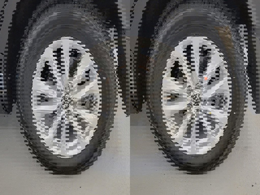 Certified 2022 Toyota Corolla Cross LE image 11