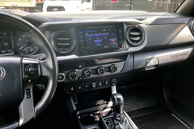 Used 2018 Toyota Tacoma TRD Off-Road w/ Technology Package AWD/4WD image 6