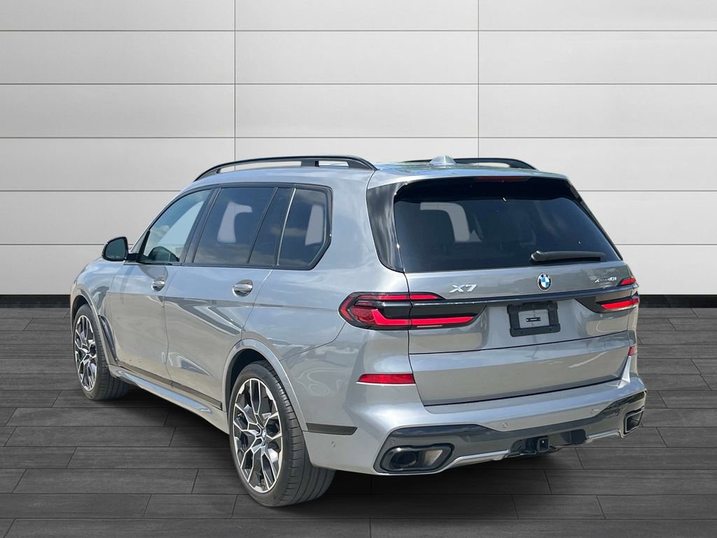 Used 2024 BMW X7 xDrive40i w/ M Sport Package AWD/4WD image 3