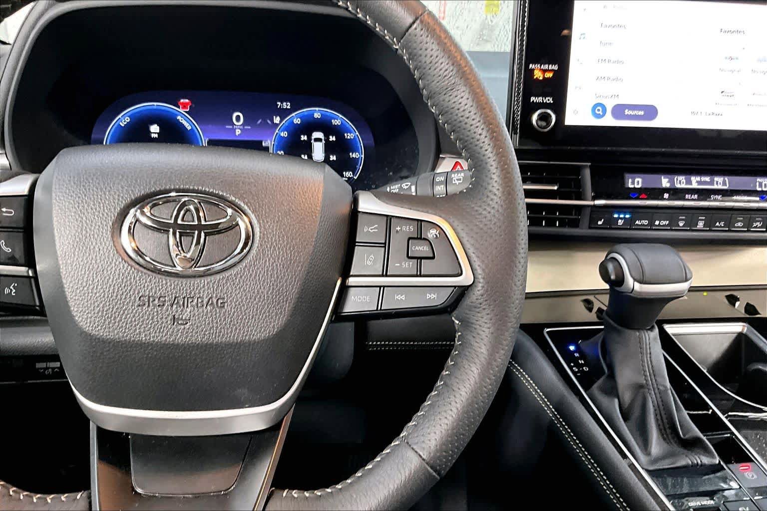 Used 2025 Toyota Sienna Platinum AWD/4WD image 25