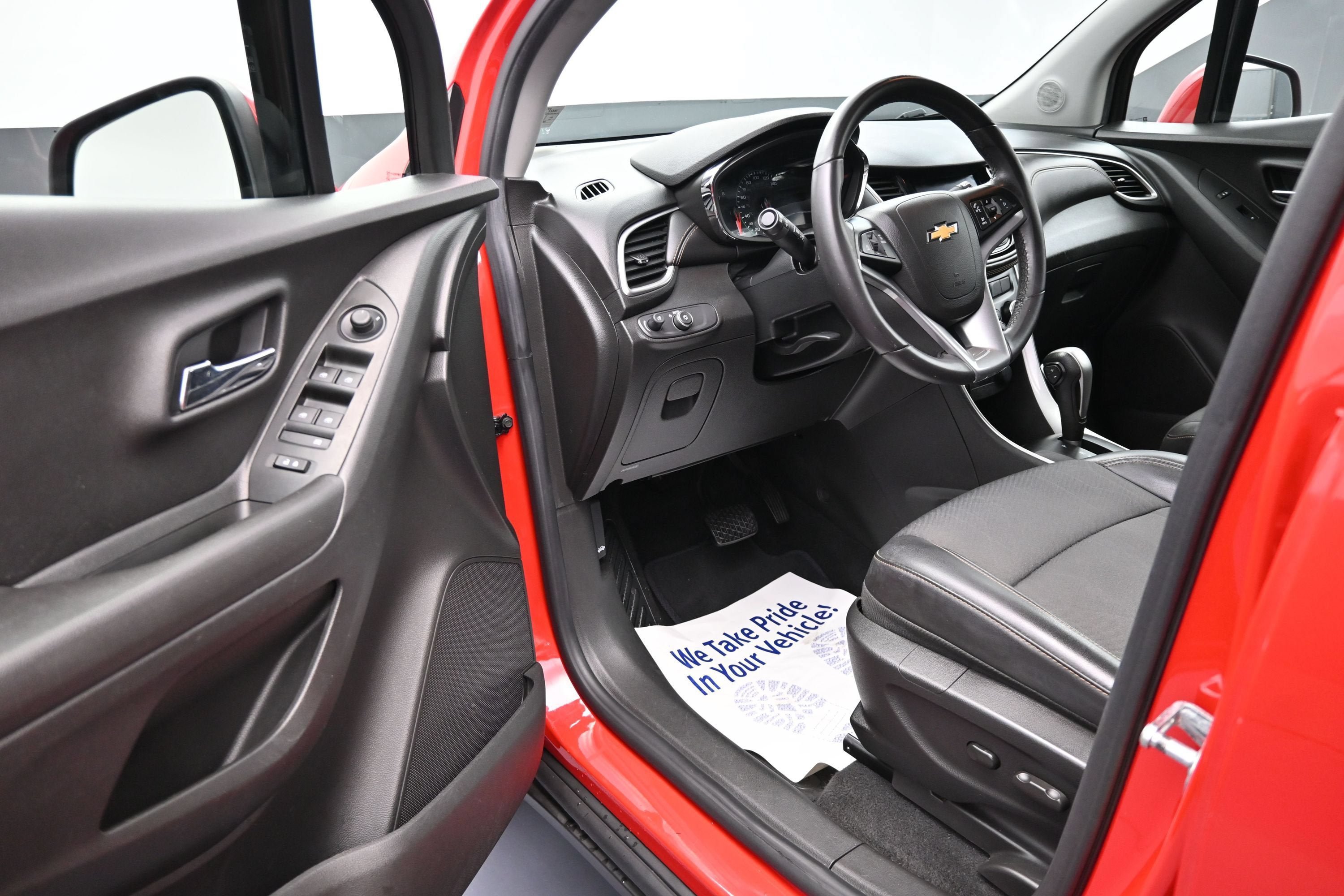 Used 2020 Chevrolet Trax LT w/ LT Convenience Package FWD image 9