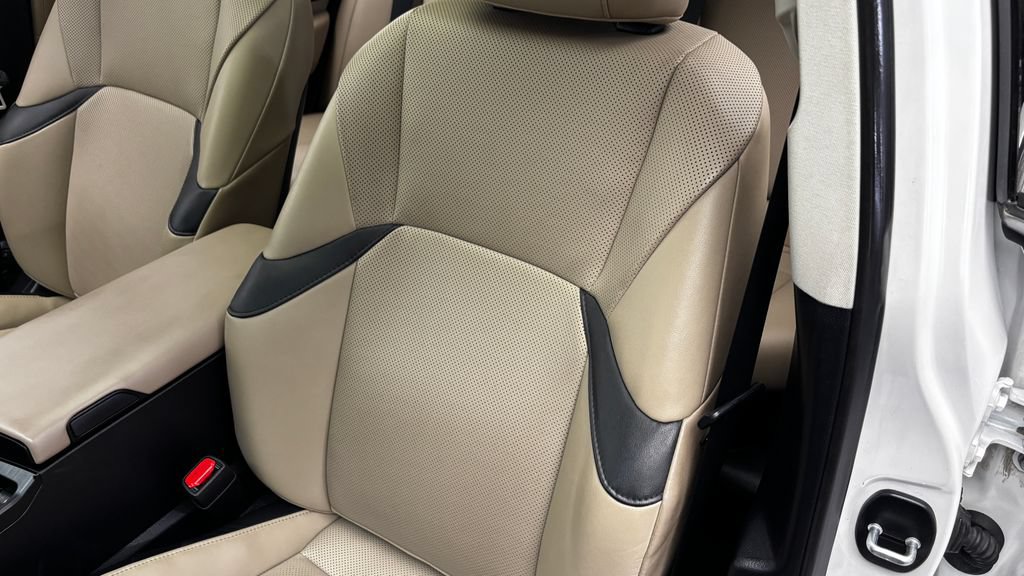 Used 2021 Lexus ES 300h w/ Premium Package FWD image 16