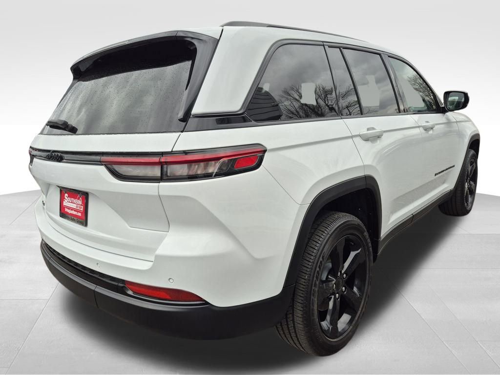 Used 2025 Jeep Grand Cherokee Altitude image 10