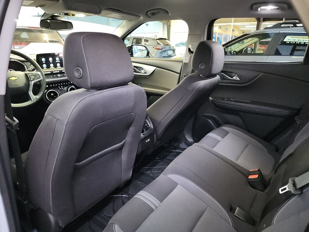Used 2025 Chevrolet Blazer LT w/ Convenience Package FWD image 37