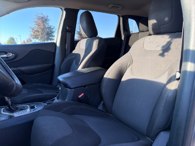 Used 2015 Jeep Cherokee Latitude w/ Comfort/Convenience Group AWD/4WD image 10
