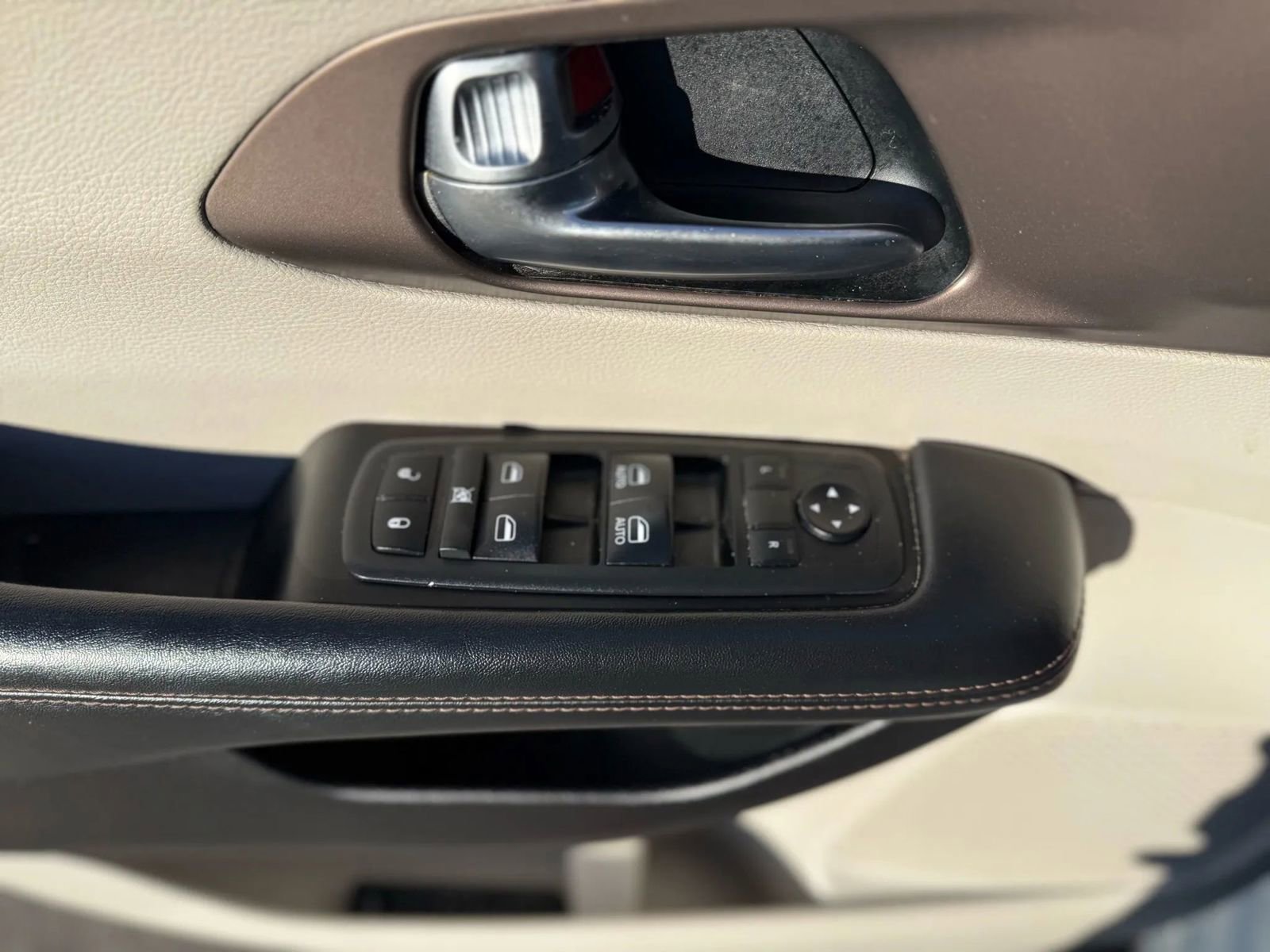 Used 2019 Chrysler Pacifica Touring Plus w/ Advanced Safetytec Group image 27