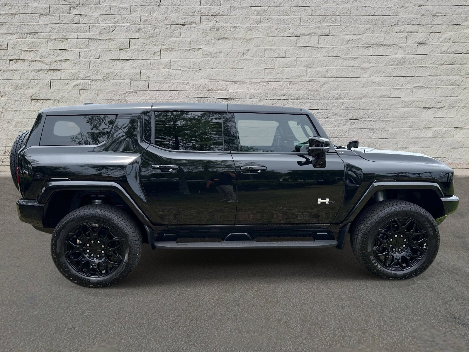 Used 2024 GMC Hummer EV 2X w/ LPO, Illumination Package AWD/4WD image 4