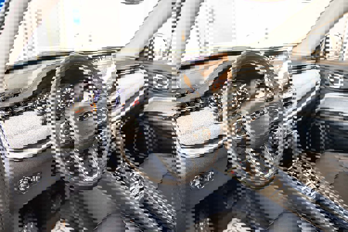 Used 2022 Jeep Compass Latitude image 19