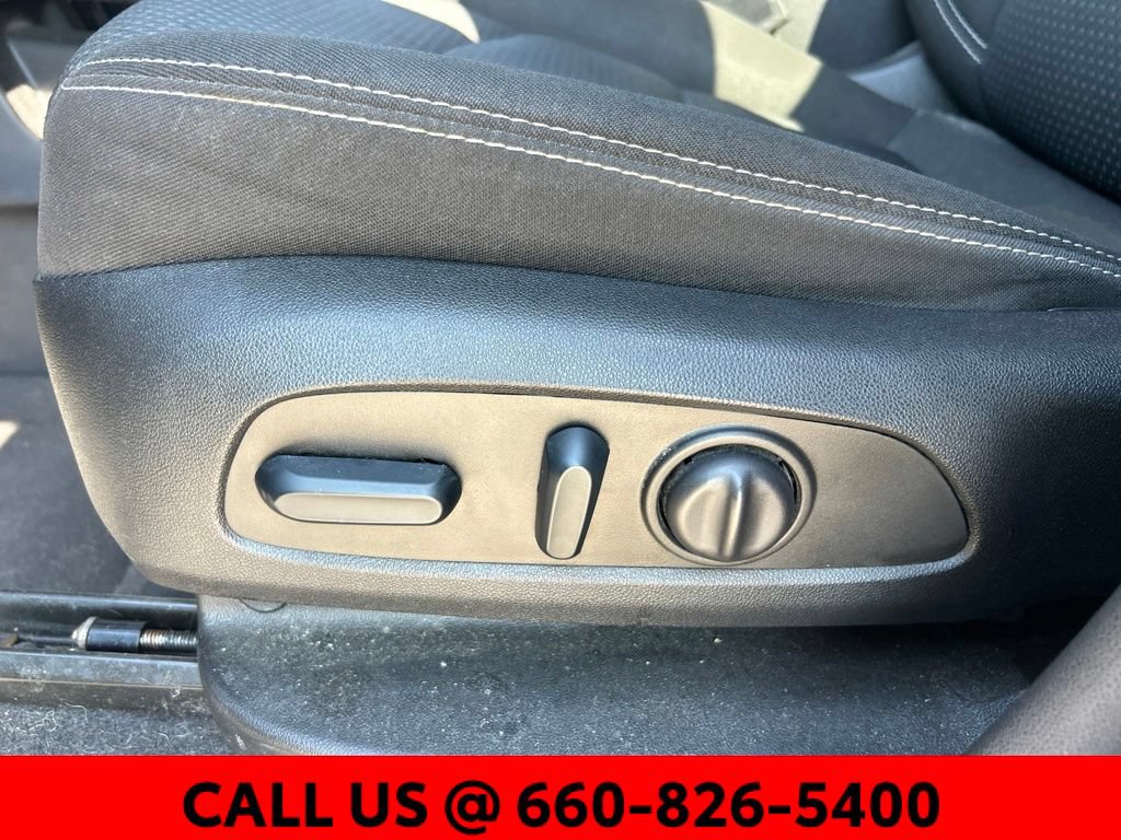 Used 2022 GMC Terrain SLE w/ Driver Convenience Package FWD image 11